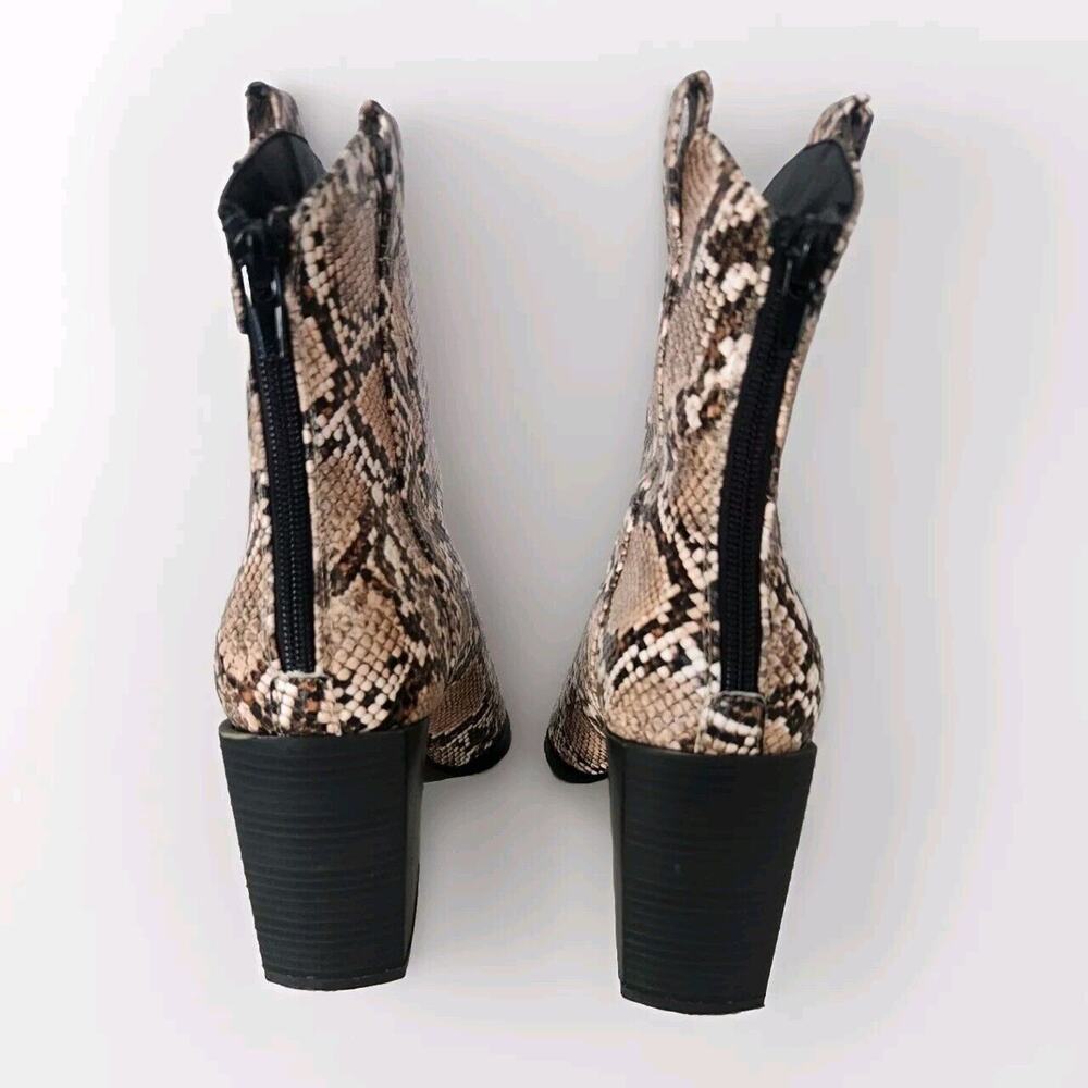 Wild Diva Pointy Toe Chunky Heels Ankle Boots Snake skin Size 8.5 Pre-owned - Picture 4 of 8
